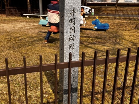 共楽公園下にある雲門寺は明治時代、海軍鎮守府が舞鶴にできるまでは、現在の余部官舎内に建立されていました。