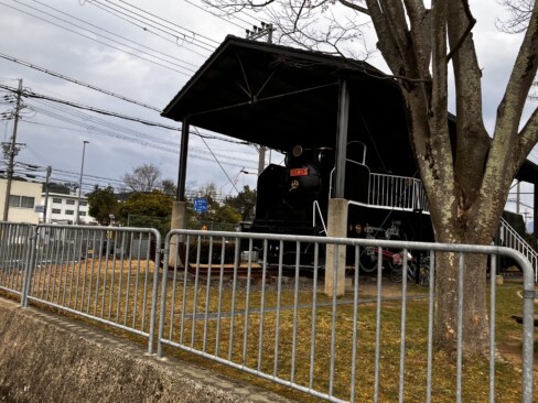旧国鉄中舞鶴線の発着点にあたる場所が公園となり、SLが展示されています。