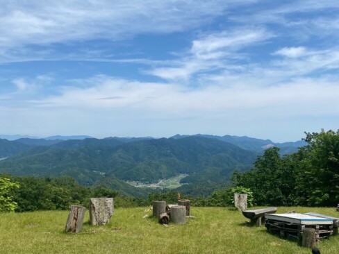 「みと広場」到着。見晴らしもよく、休憩にはぴったりの場所。