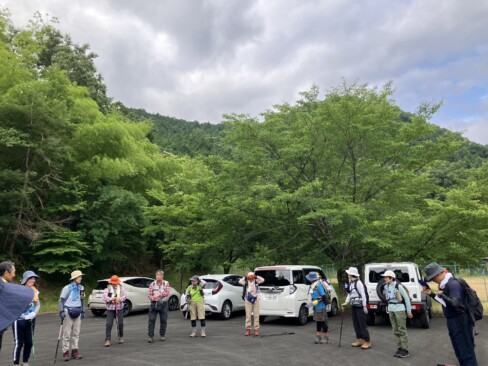 山家運動公園に駐車、新規会員の方が今回の企画に参加されたので挨拶、自己紹介を行いました。