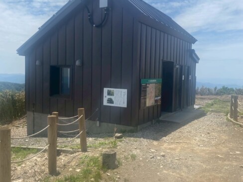 山頂のトイレが新しくなっています。ありがとうございます。