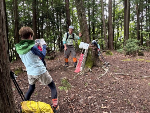 高嶽山頂到着。お疲れさまでした。