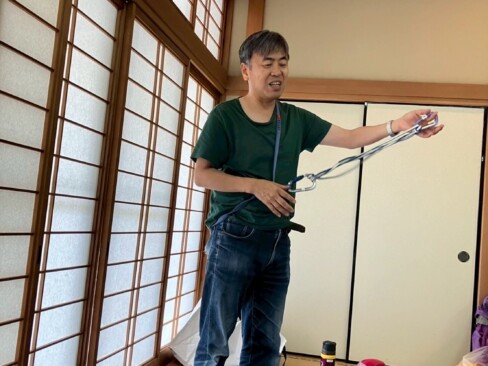 カラビナスルー説明中。