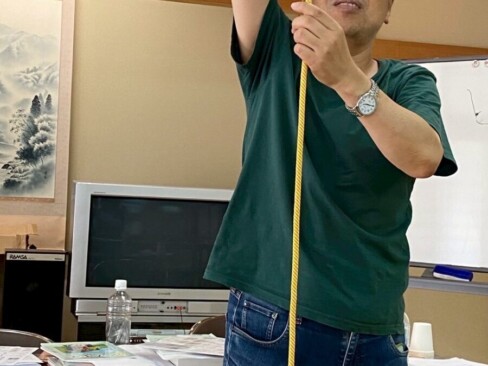 フィギュアエイトノットフォロースルー説明中。
