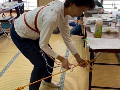 暑すぎるので、午後の実技も屋内で実施しました。