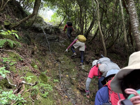 これを登り切ったら、岩場は終了です。