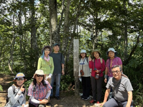 ゴンドラを下りて、10分もかからずに山頂に到着!!標高1289.7m