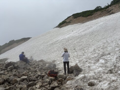 扇雪渓。ひんやりとした空気に、疲れも吹き飛びます。