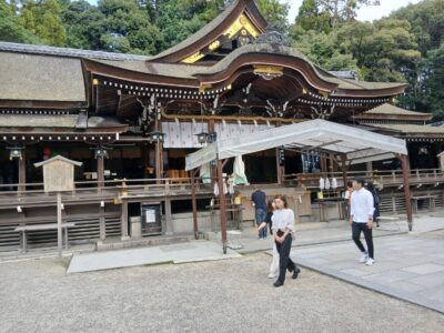 厳かな雰囲気が漂う大神神社の本殿