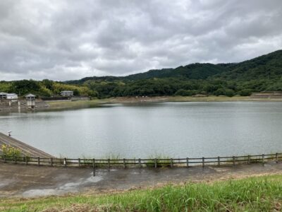 北コースのほぼ中間地点に位置する白川ダム。まわり
の散策路が、山の辺の道と重なっています。