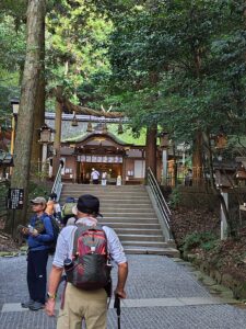 狭井神社。大神神社の摂社の一つで、拝殿の奥にある薬井戸からは万病に効くというご神水がわきでています。