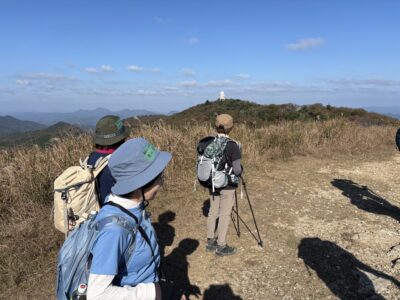 本当のピークは、向こうのアンテナがあるところです。