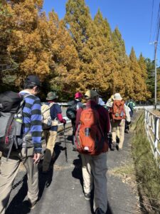 そして、舗装路まで無事に帰ってきました。