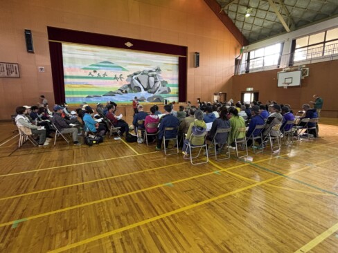 午後は、体育館での全体集会に参加。