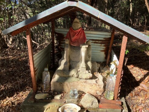 これは,役行者さまでしたね。細い足!!