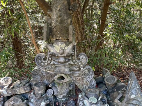 虚空蔵堂の傍らにある鯱瓦。慶長年間のものだとか・・・
