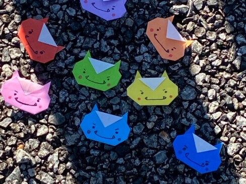 今日は折り紙のおにさんで、山行の記録者を決めます。