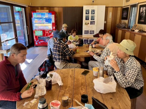 休憩室で食べることもできます。