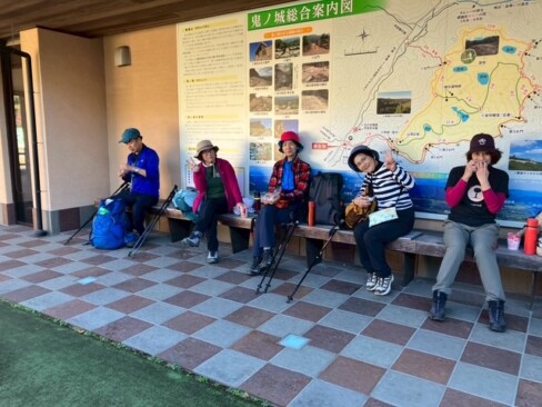 ビジターセンターで昼食。