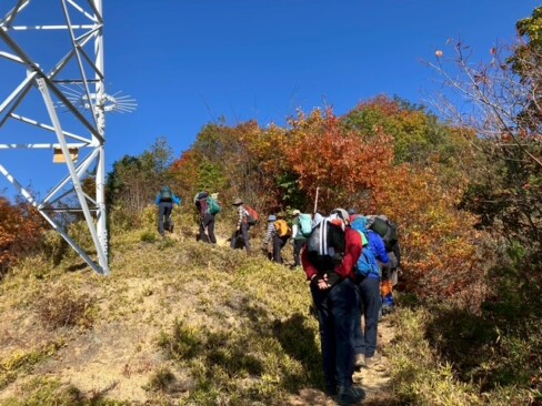 鉄塔の下で小休憩をして、再スタートです。