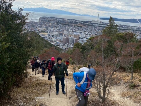 きれいな登山道が続きます。