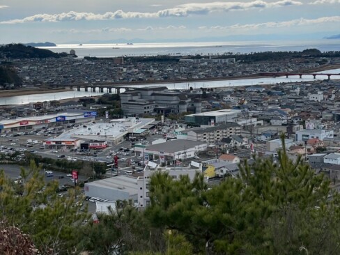宍粟市の江浪峠付近を源流とする千種川。ここで瀬戸内海につながるのですね。