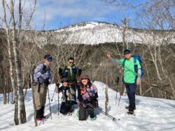 鍋塚をバックに、記念撮影📷
