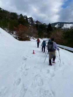 スノーシューやわかんを履いて、歩きやすくなったかな?