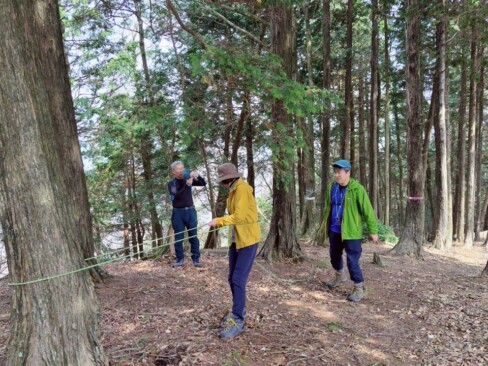山頂付近でロープワークの講習①