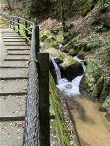 最下流の臥龍の滝
