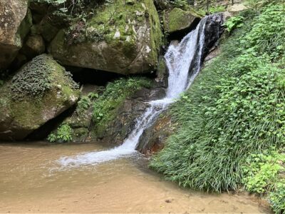 中流にある白龍の滝