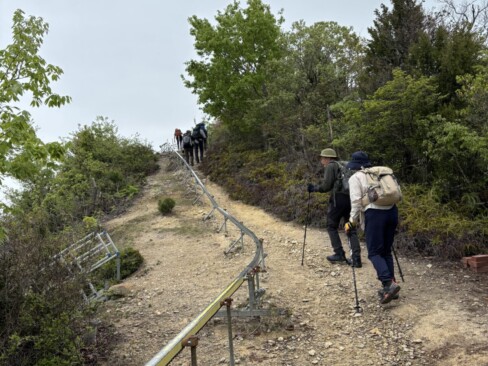 このレールは?和文字焼(8月16日)の資材を運ぶのですね。