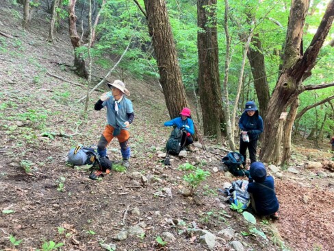 尾根までもう一息、がんばろう!!