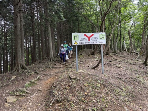 赤石岳との分岐まできました。千丈ケ嶽までもう少し。
